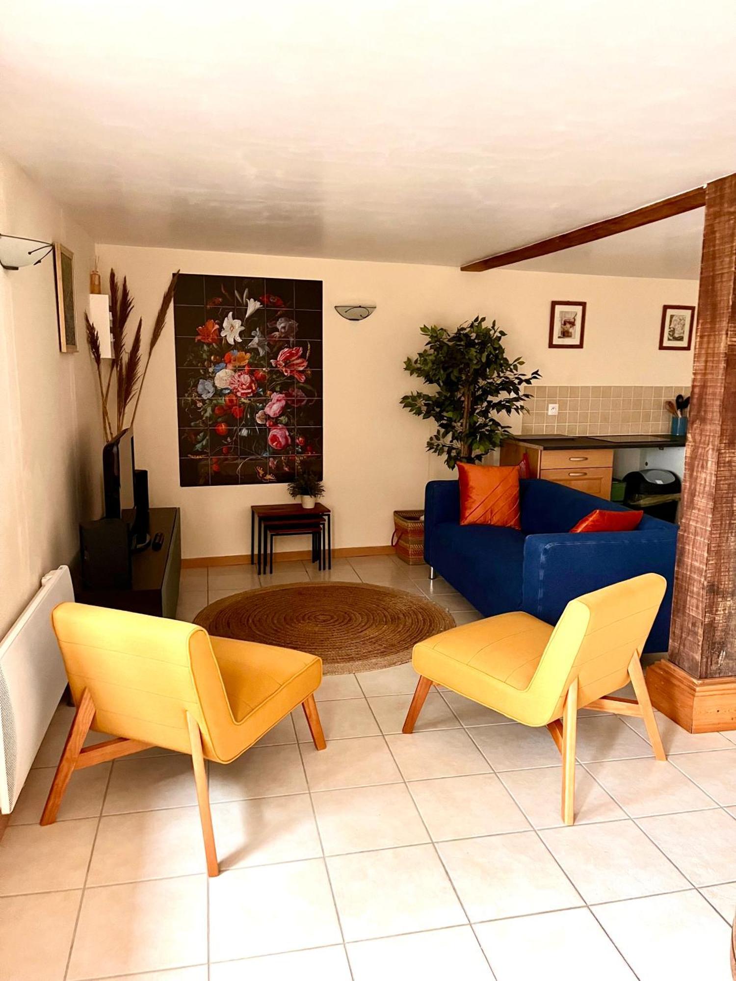 Le Plantier 1 Apartment Beaulieu-sur-Sonnette Bagian luar foto