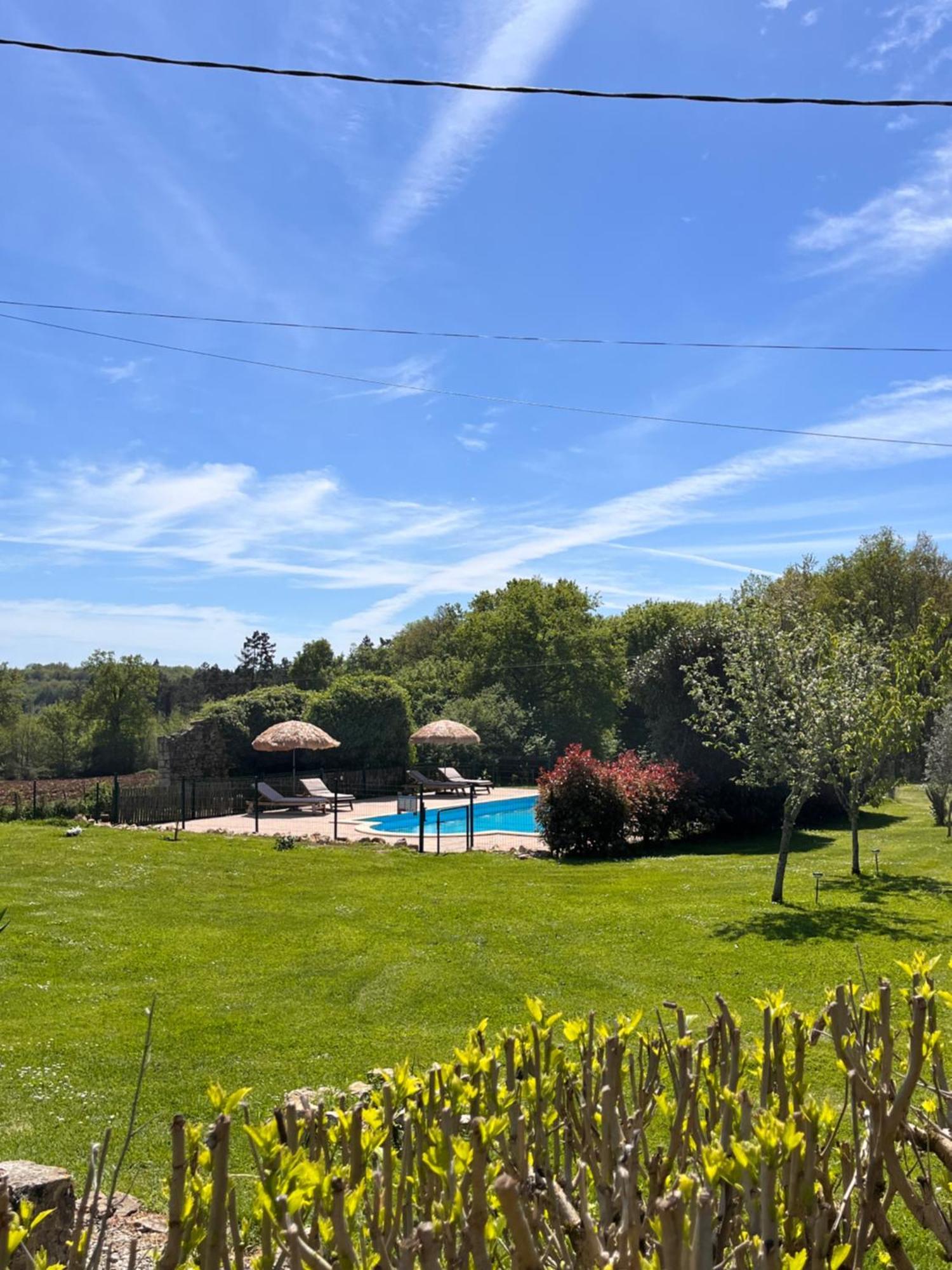 Le Plantier 1 Apartment Beaulieu-sur-Sonnette Bagian luar foto