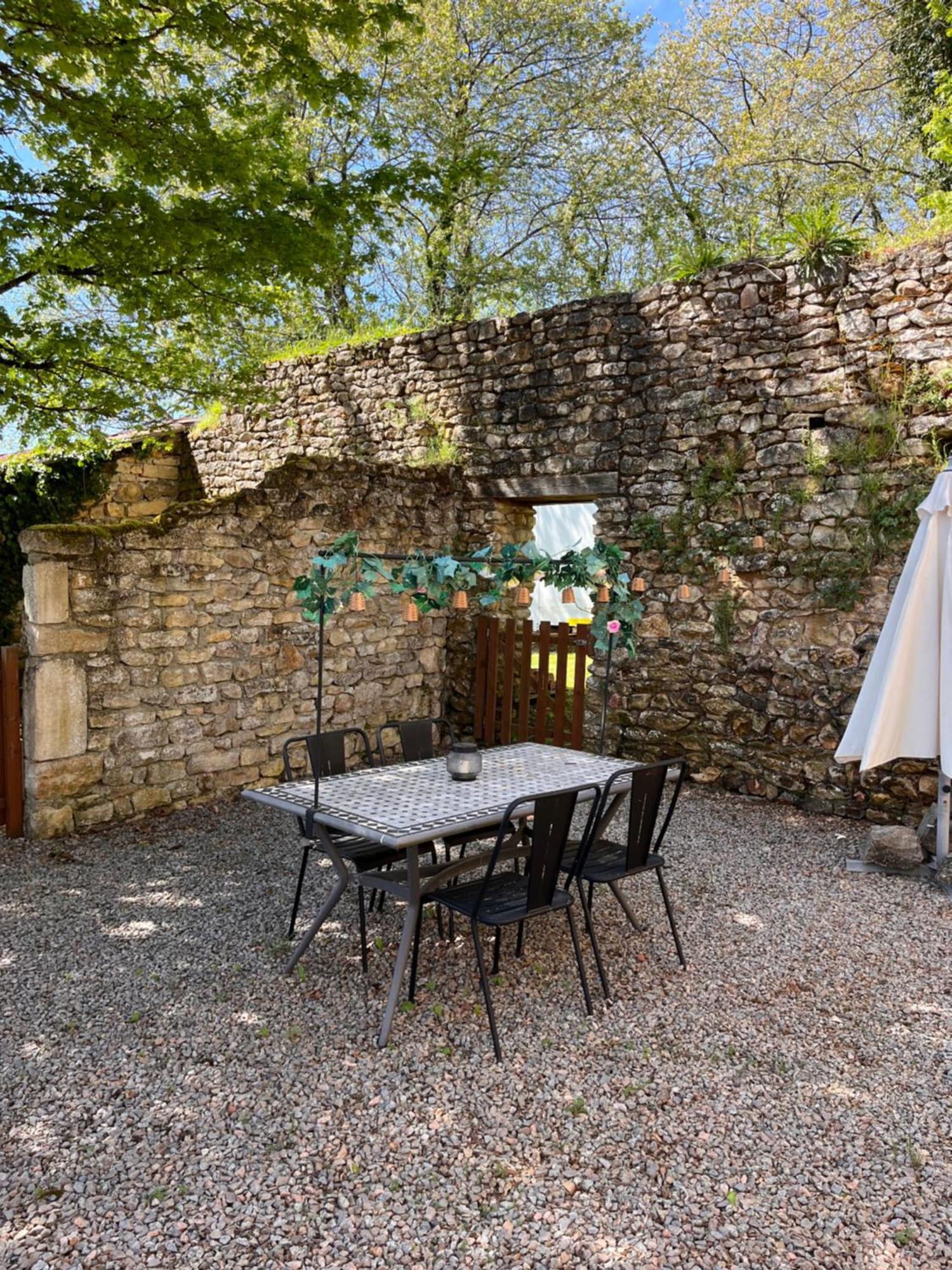 Le Plantier 1 Apartment Beaulieu-sur-Sonnette Bagian luar foto