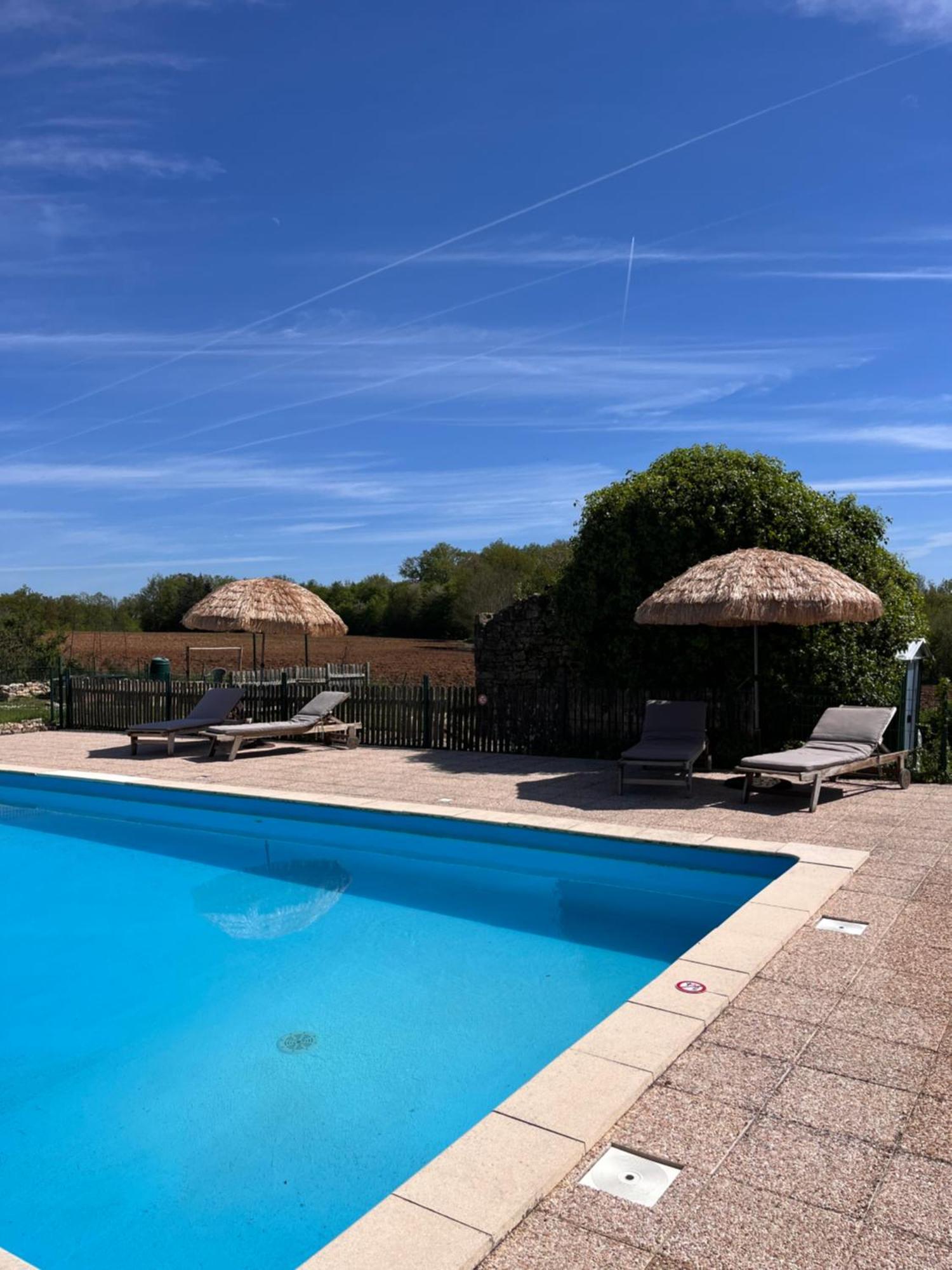 Le Plantier 1 Apartment Beaulieu-sur-Sonnette Bagian luar foto