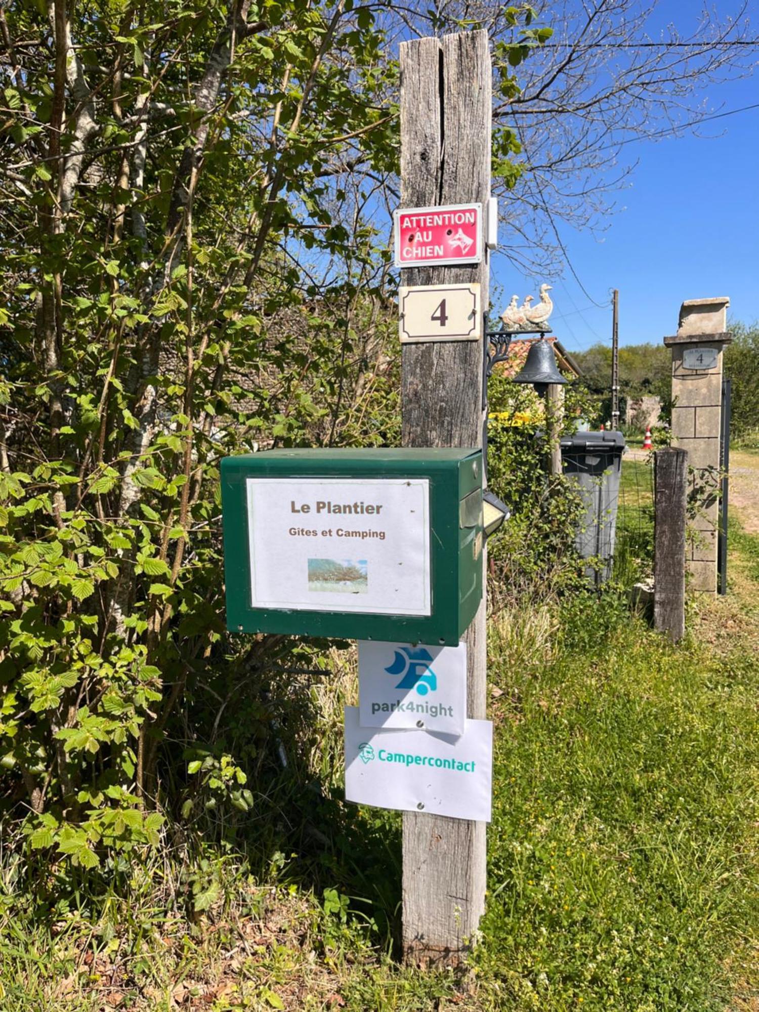 Le Plantier 1 Apartment Beaulieu-sur-Sonnette Bagian luar foto